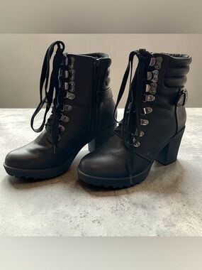 MIA Annamaria Black Lug Sole Combat Boots - Like New! Size US 6
